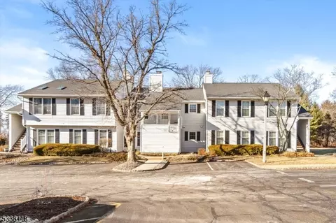 110 Huckleberry Ct #110, Three Bridges, NJ 08887