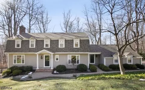 17 Dale Dr, Morristown, NJ 07960