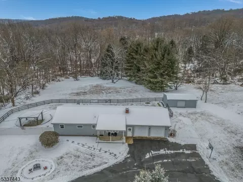 903 Mountain View Rd, Bethlehem Twp, NJ 08802