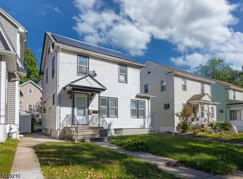 474 W 3rd Ave, Roselle, NJ 07203