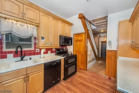 423 Devon St, Kearny, NJ 07032 photo 9