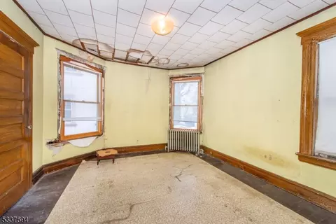 423 Devon St, Kearny, NJ 07032 photo 11