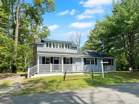 84 Valley Rd, Mansfield Twp, NJ 07863