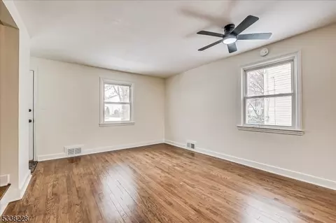 3 Macarthur Dr, Edison, NJ 08837 photo 6