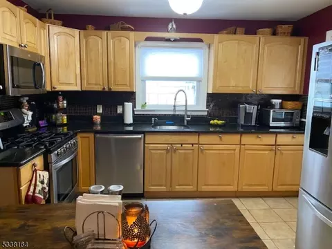 83 Burnside Pl, Wanaque Boro, NJ 07420 photo 3