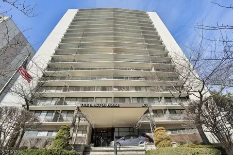 277 Prospect Ave #18F, Hackensack, NJ 07601