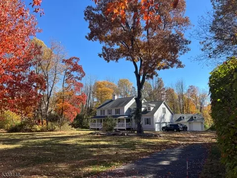 14 Meadow Ridge Rd, Knowlton Twp, NJ 07832