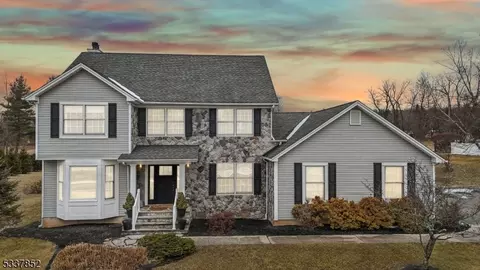 4 Lottings Purchase Rd, Readington Twp, NJ 08822
