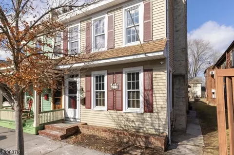 52 Perry St, Lambertville, NJ 08530