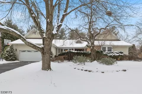 4 Sturbridge Cir, Wayne, NJ 07470