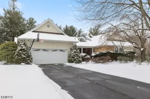 4 Sturbridge Cir, Wayne, NJ 07470 photo 3
