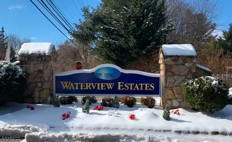 4 Sturbridge Cir, Wayne, NJ 07470 photo 2