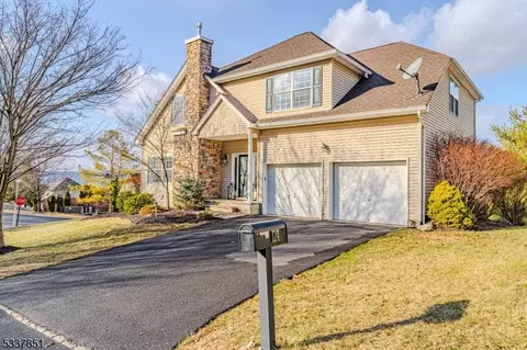 124 Dogwood Way, Hackettstown, NJ 07840