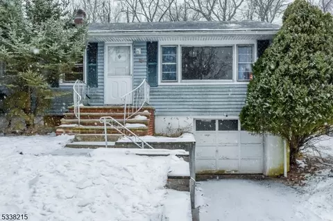 20 Manito Ave, Oakland, NJ 07436