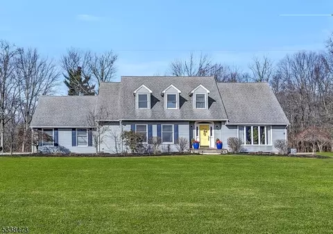 9 Miller Farm Rd, Franklin Twp, NJ 08873