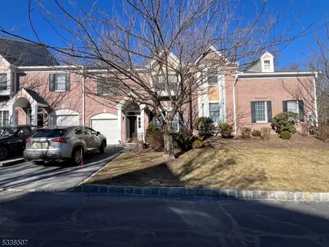75 Spring Hill Cir, Wayne, NJ 07470