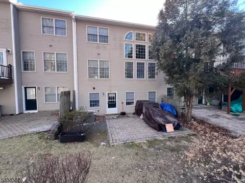 75 Spring Hill Cir, Wayne, NJ 07470 photo 2