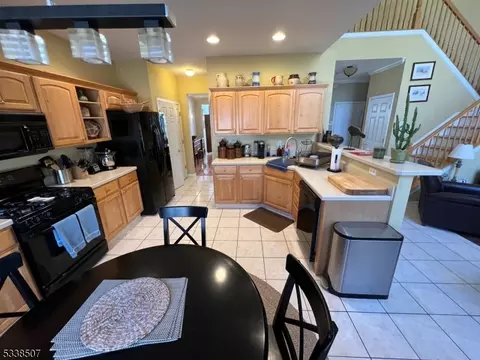 75 Spring Hill Cir, Wayne, NJ 07470 photo 12