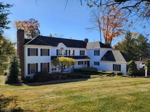 5 Dogwood Dr, Morristown, NJ 07960