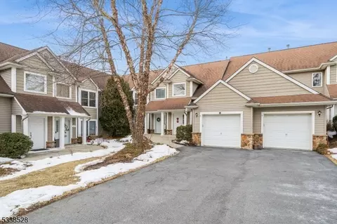 5 Bourne Ci, Hamburg, NJ 07419
