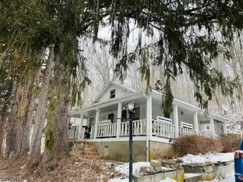 4478 Rudetown Rd, Hamburg, NJ 07419