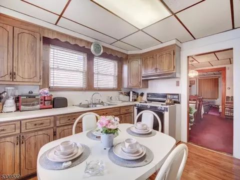 32 Sager Pl, Hillside, NJ 07205 photo 4