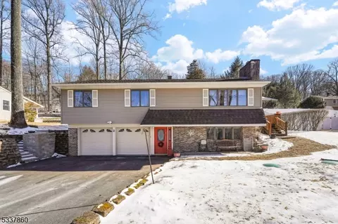 2 Lenape Ave, Newton, NJ 07860