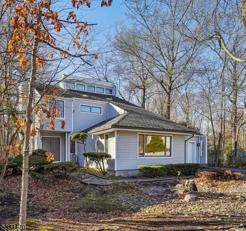8 Arbor Ct, Livingston, NJ 07039