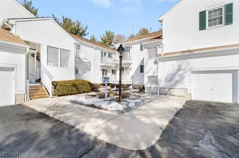 82 Alexandria Way #82, Basking Ridge, NJ 07920