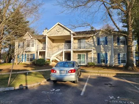 28 Opal Ct #28, Franklin Park, NJ 08823