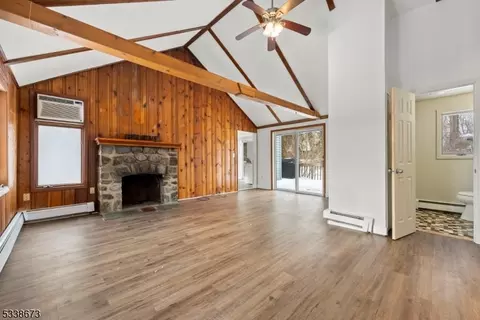 134 Coon Den Rd, Highland Lakes, NJ 07422