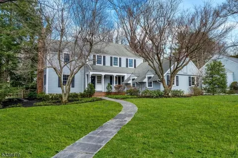 16 Rotary Dr, Summit, NJ 07901