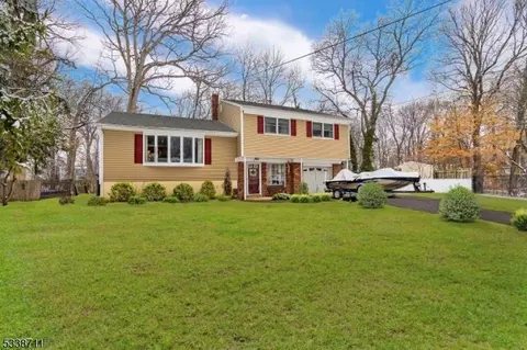1 Baldwin Ct, Cranford, NJ 07016