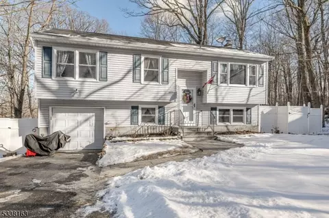 336 Mountainside Dr, Vernon Twp, NJ 07462