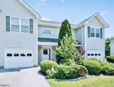 5 Beechmont Ter, Hamburg, NJ 07419