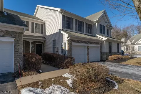 32 Westgate Dr, Annandale, NJ 08801