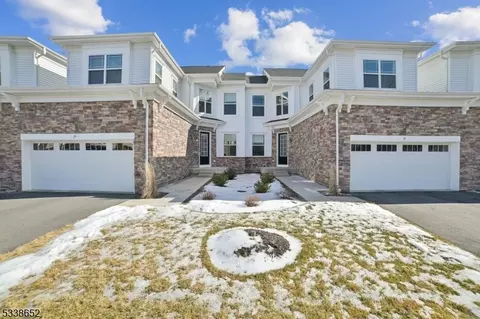 29 Stone Ct, Morristown, NJ 07960