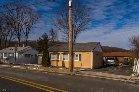 377 Washington Ave, Dover, NJ 07801