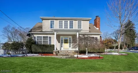 62 Burnham Rd, Morris Plains, NJ 07950