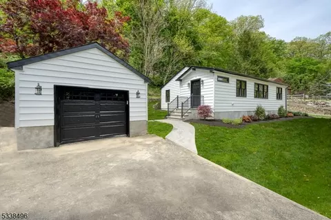 16 Overlook Rd, Boonton, NJ 07005