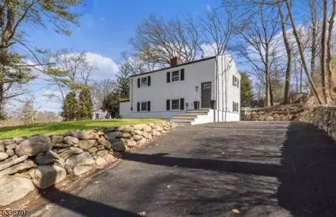 49 Stanhope Rd, Sparta, NJ 07871