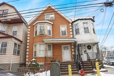 4 Tappan St, Kearny, NJ 07032