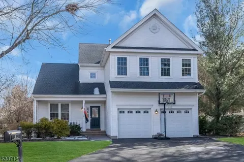 9 Joanne Ct, Bridgewater, NJ 08807