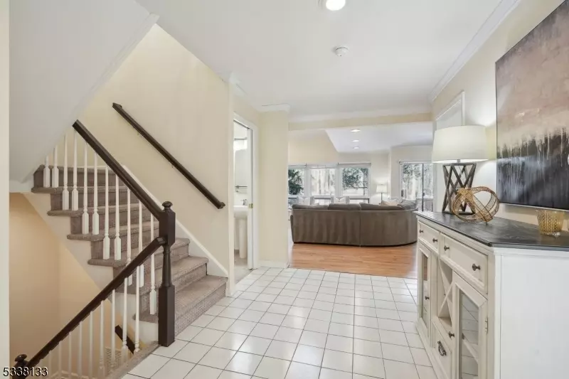  31 Roberts Cir, Bernards, NJ 07920 photo 3