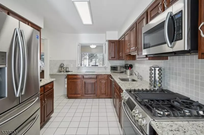  31 Roberts Cir, Bernards, NJ 07920 photo 12