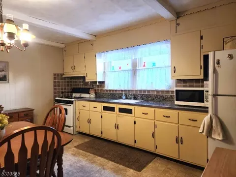 109 Westview Ave, Paramus, NJ 07652 photo 10