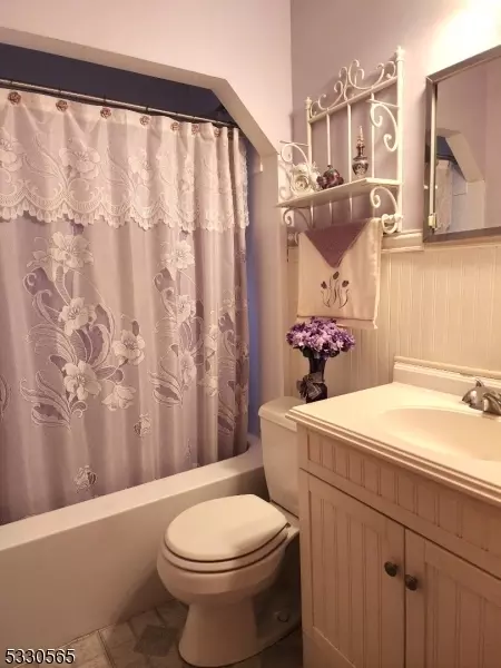 109 Westview Ave, Paramus, NJ 07652 photo 15