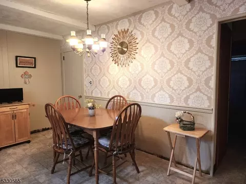 109 Westview Ave, Paramus, NJ 07652 photo 11