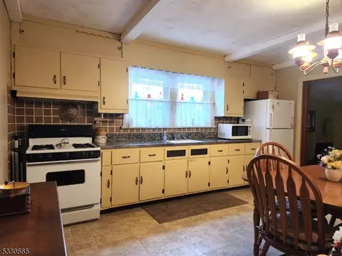 109 Westview Ave, Paramus, NJ 07652 photo 9