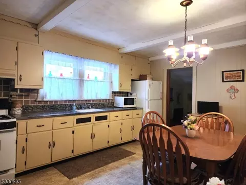109 Westview Ave, Paramus, NJ 07652 photo 8